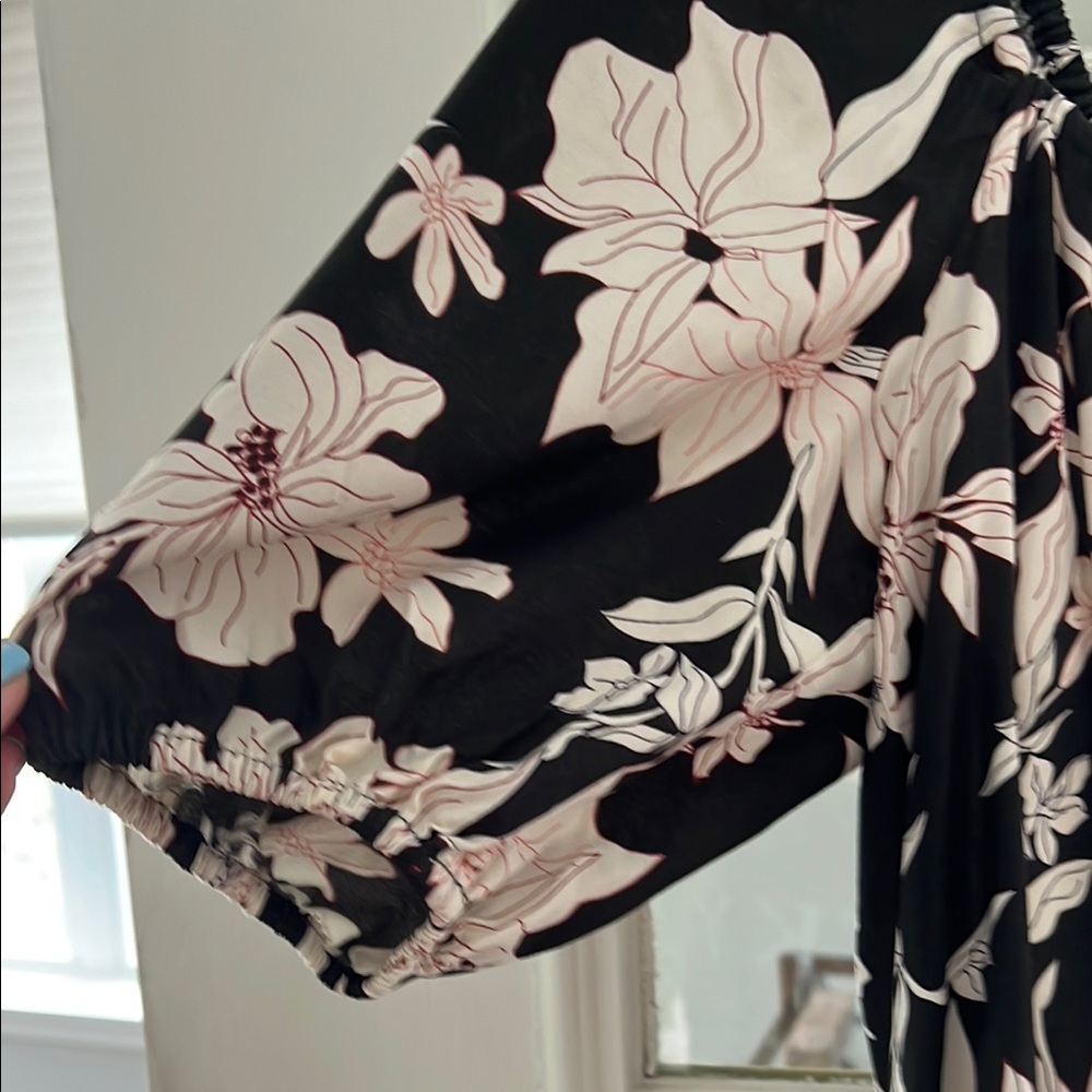 Floral Off-Shoulder Top - Picture 3 of 4